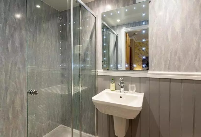 Deluxe-huone, Holly Lodge Guest House With Free Off Site Health Club