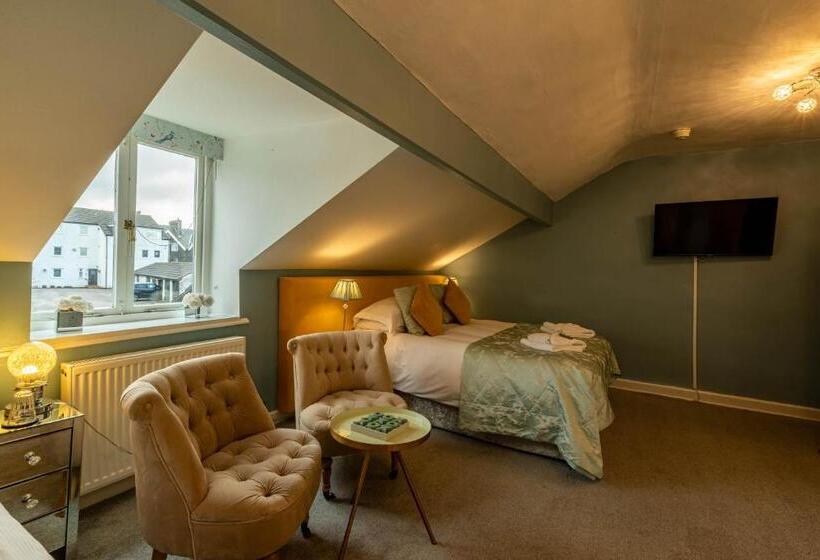 디럭스 트리플 룸, Holly Lodge Guest House With Free Off Site Health Club