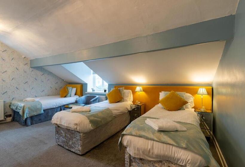 디럭스 트리플 룸, Holly Lodge Guest House With Free Off Site Health Club