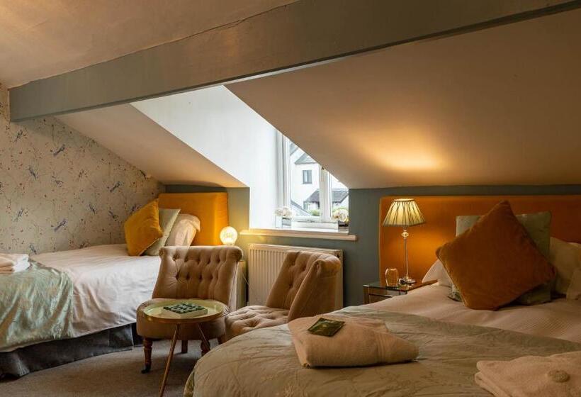 디럭스 트리플 룸, Holly Lodge Guest House With Free Off Site Health Club