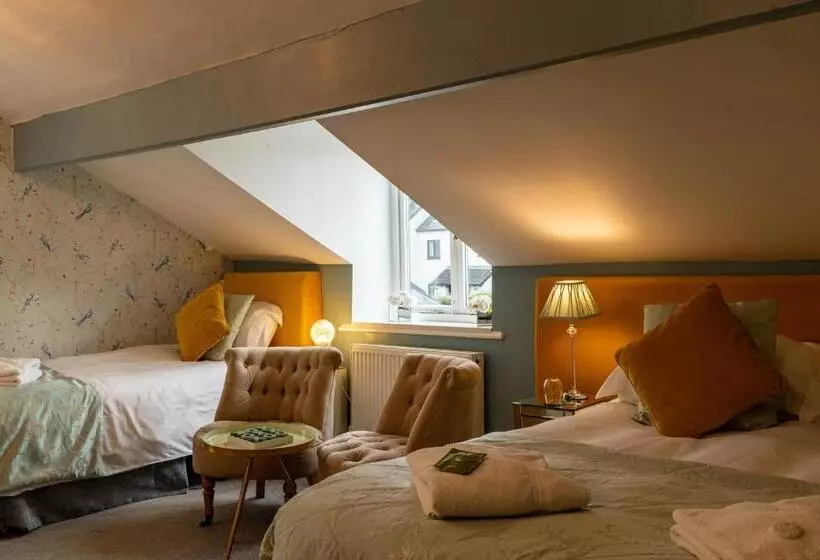 Deluxe Kolmen Hengen Huone, Holly Lodge Guest House With Free Off Site Health Club