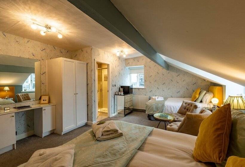 디럭스 트리플 룸, Holly Lodge Guest House With Free Off Site Health Club