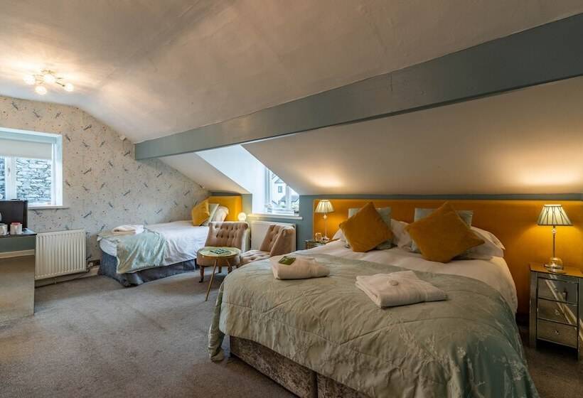 디럭스 트리플 룸, Holly Lodge Guest House With Free Off Site Health Club