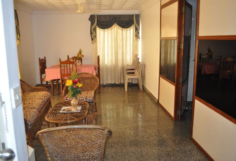 סוויטה מלכותית, Marine Palace