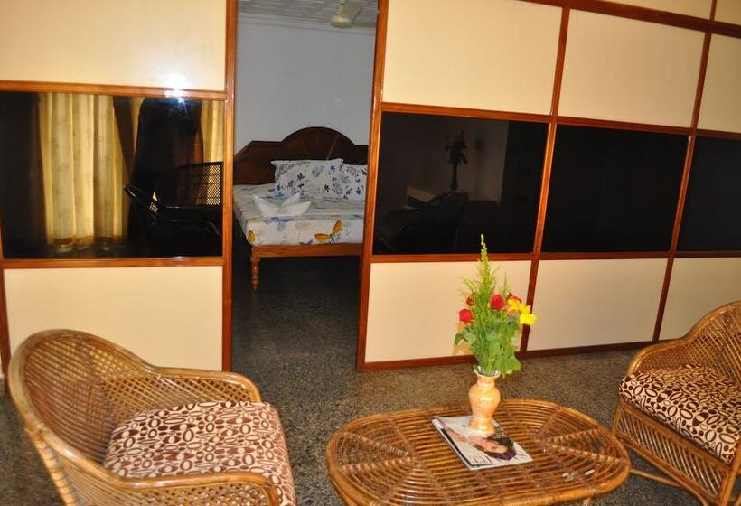 סוויטה מלכותית, Marine Palace