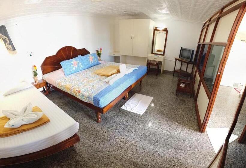 סוויטה מלכותית, Marine Palace