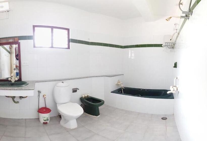 סוויטה מלכותית, Marine Palace