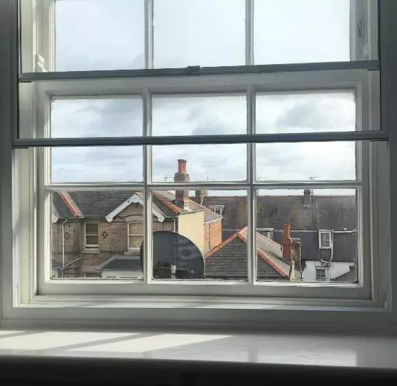 バス共有のスタンダードルーム, Olivers Guest House