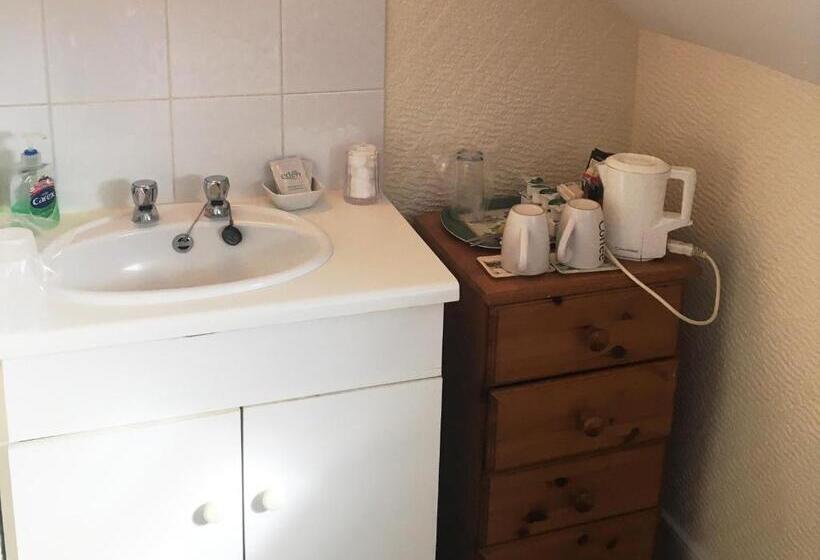 バス共有のスタンダードルーム, Olivers Guest House