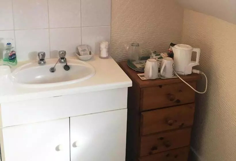 バス共有のスタンダードルーム, Olivers Guest House