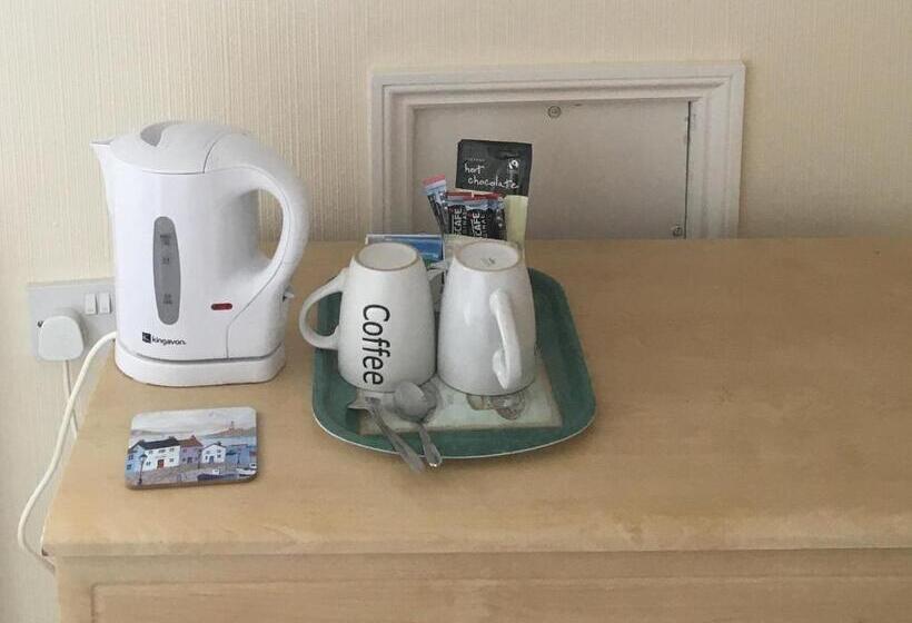 Номер Economy с общей ванной комнатой, Olivers Guest House