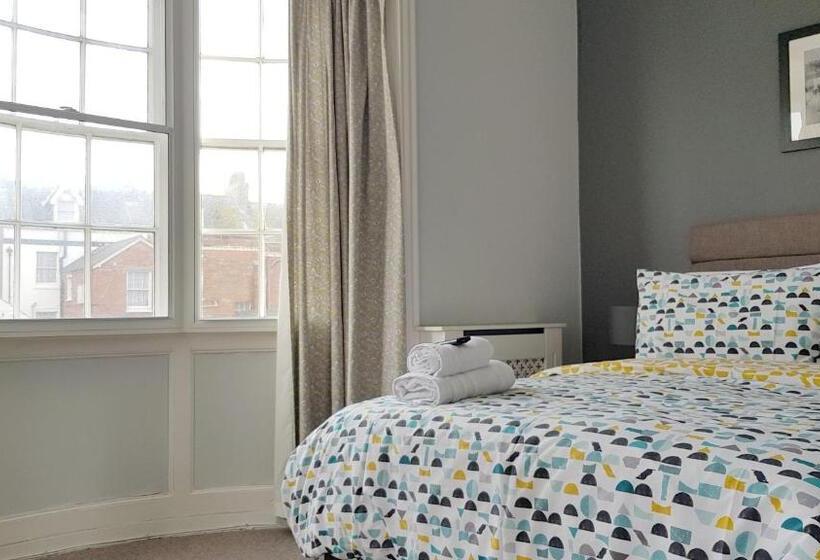 Номер Deluxe, Olivers Guest House