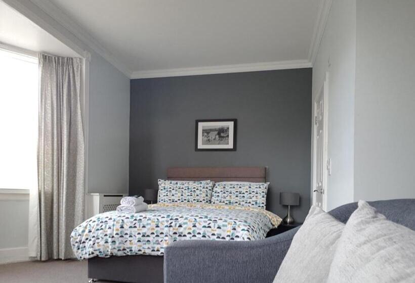 デラックスルーム, Olivers Guest House