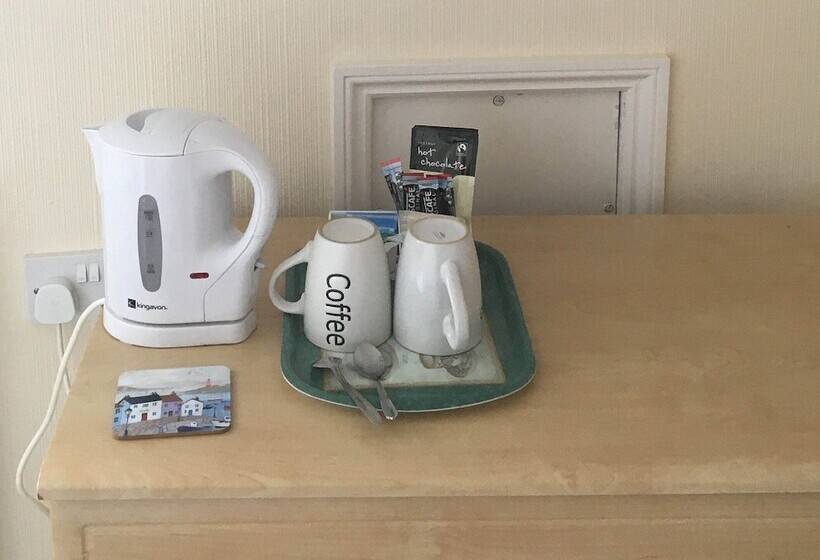 バス共有のスタンダードルーム, Olivers Guest House