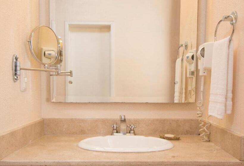 Quarto Estandar Cama King, Rio Queretaro