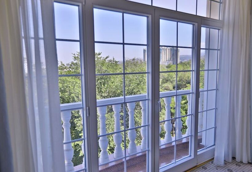 اتاق لوکس با چشمانداز شهر, Rixos Almaty