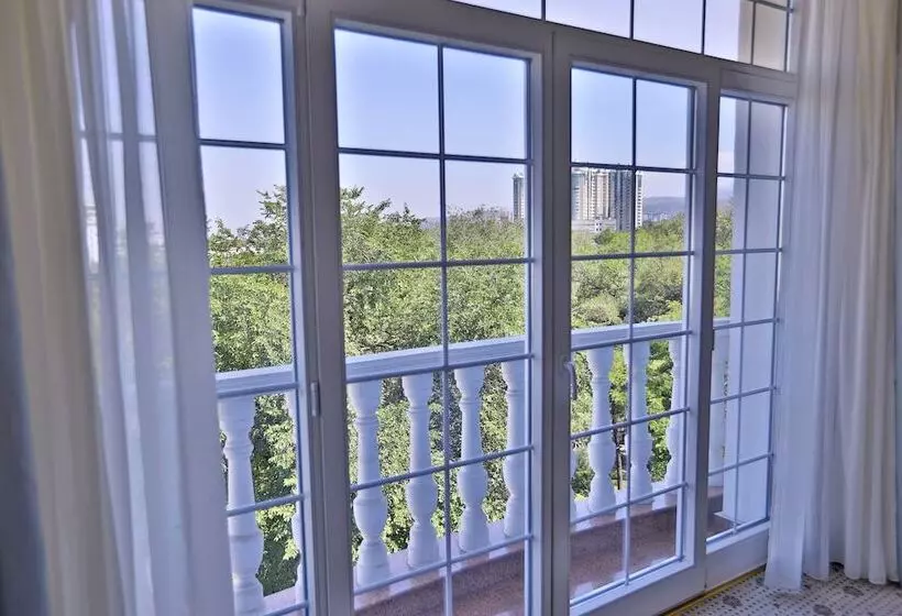اتاق دلوکس با چشم‌انداز پارک, Rixos Almaty
