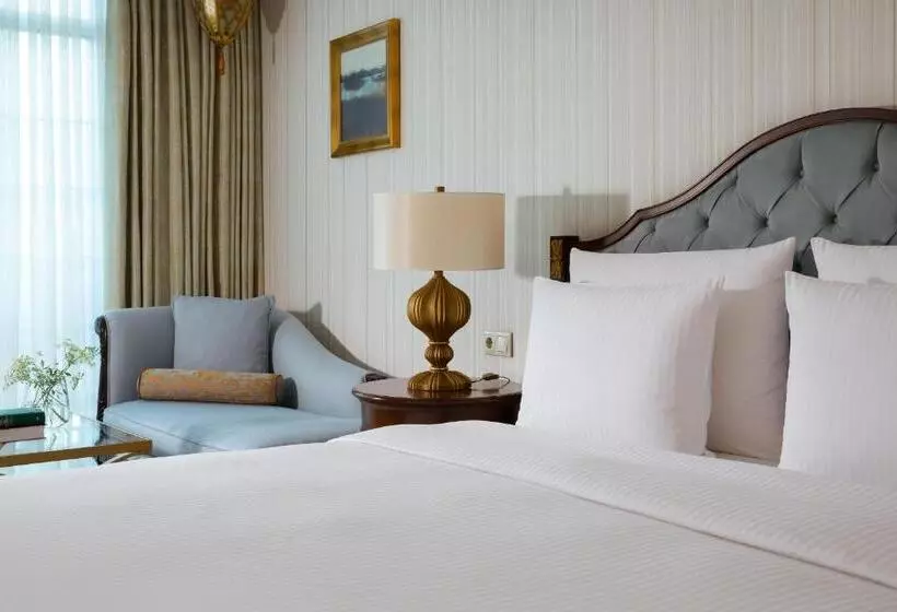 اتاق دلوکس با تخت کینگ و چشم‌انداز شهر, Rixos Almaty