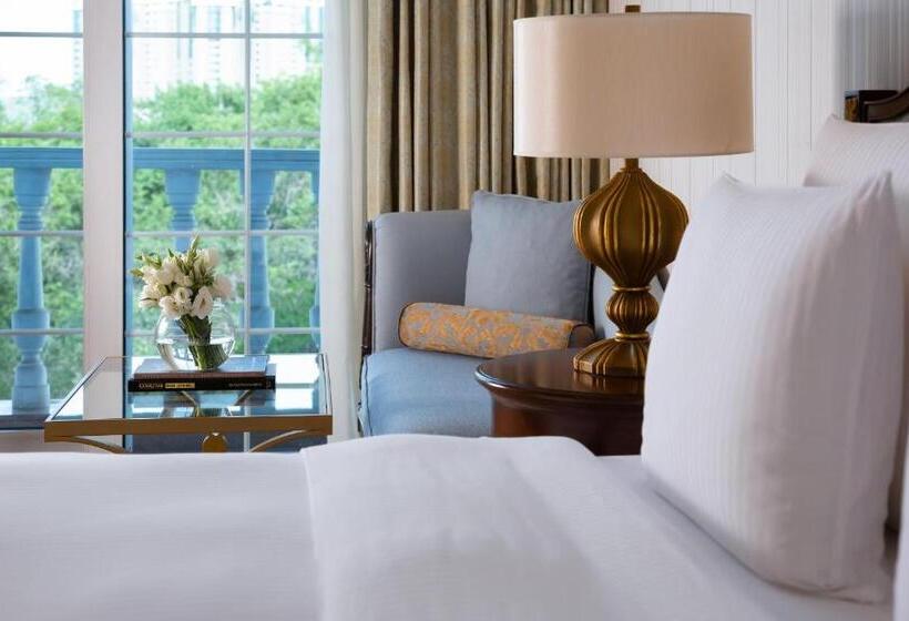 اتاق دلوکس با تخت کینگ و چشمانداز شهر, Rixos Almaty