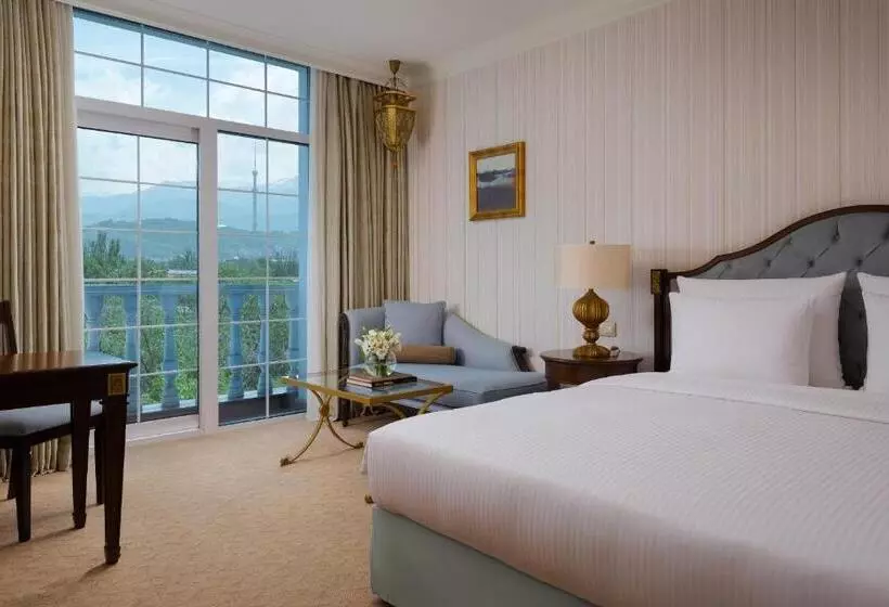 اتاق دلوکس با تخت کینگ و چشم‌انداز شهر, Rixos Almaty