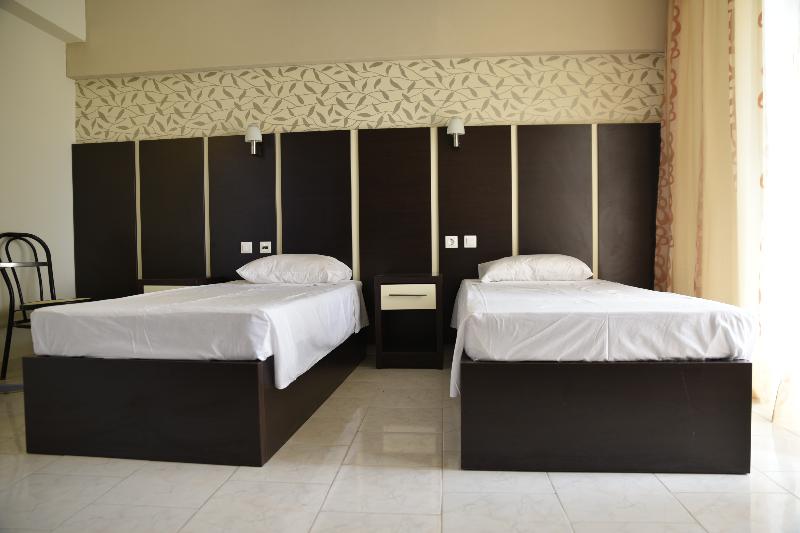 스탠다드 스튜디오, Rose Hotel Faliraki