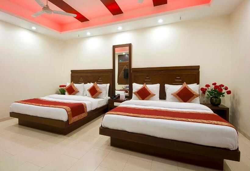 Habitació Triple Deluxe, Sita International