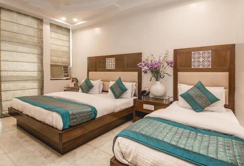 Habitació Triple Deluxe, Sita International