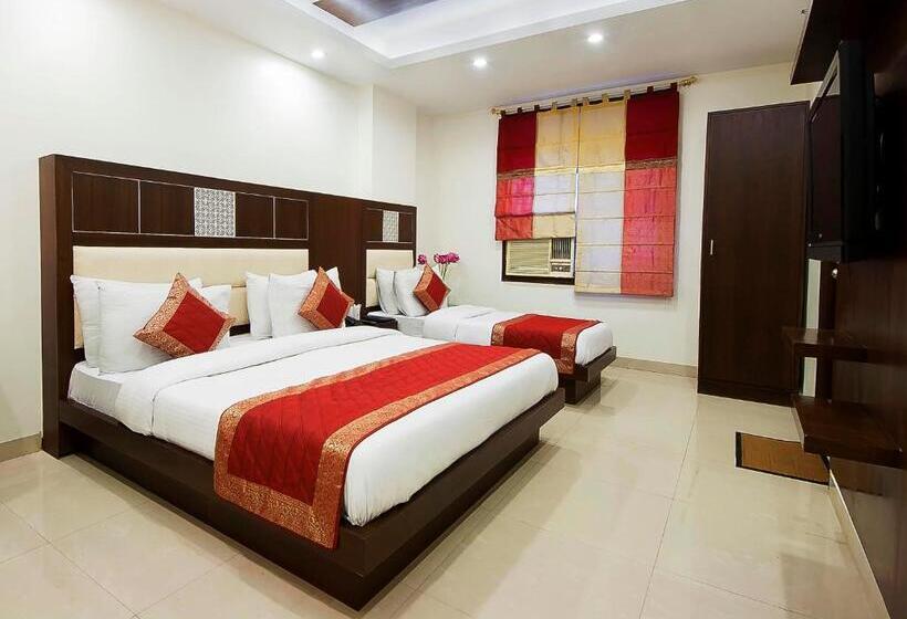 Habitació Triple Deluxe, Sita International