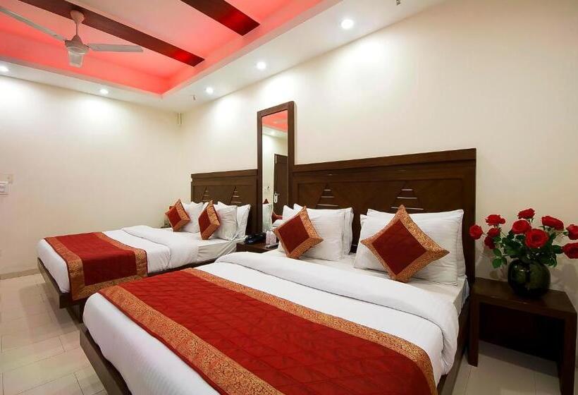 Habitació Triple Deluxe, Sita International