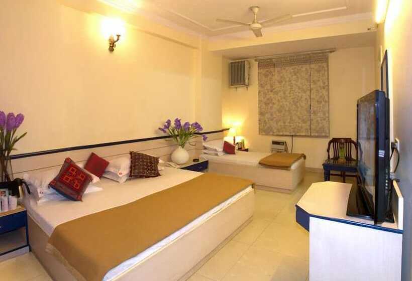 Habitació Triple Deluxe, Sita International