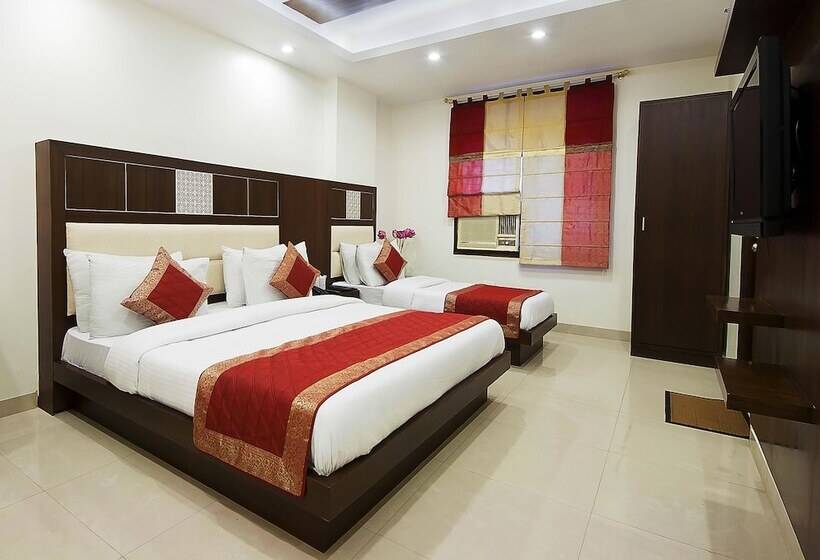 Habitació Triple Deluxe, Sita International