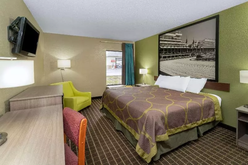 キングサイズベッドのスタンダードルーム, Super 8 By Wyndham Shepherdsville   Louisville South I65