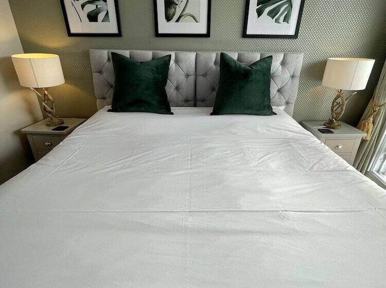 غرفة ديلوكس, The Abbey