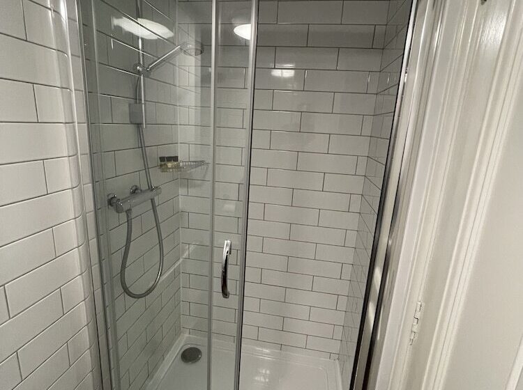 غرفة ديلوكس, The Abbey