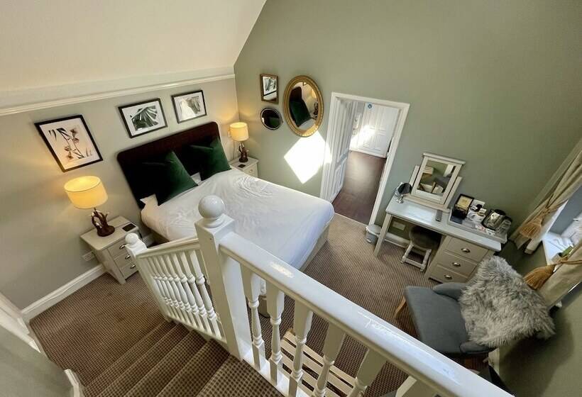 غرفة سوبيريور, The Abbey