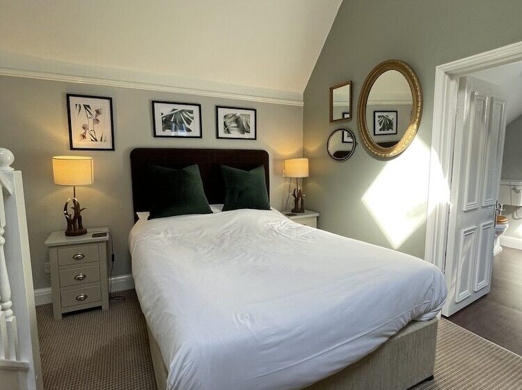 غرفة سوبيريور, The Abbey