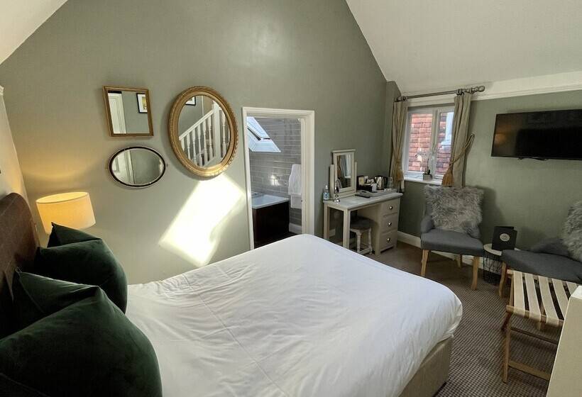 غرفة سوبيريور, The Abbey