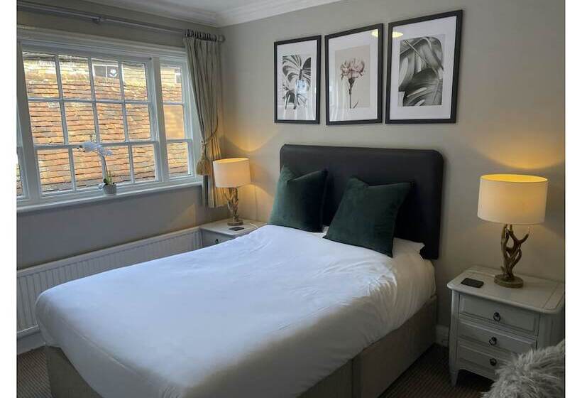 Номер Стандарт, The Abbey