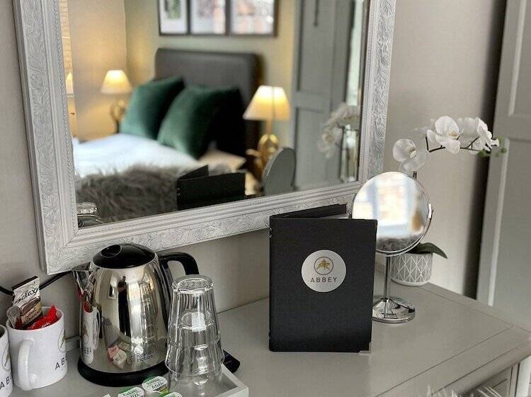 Номер Стандарт, The Abbey