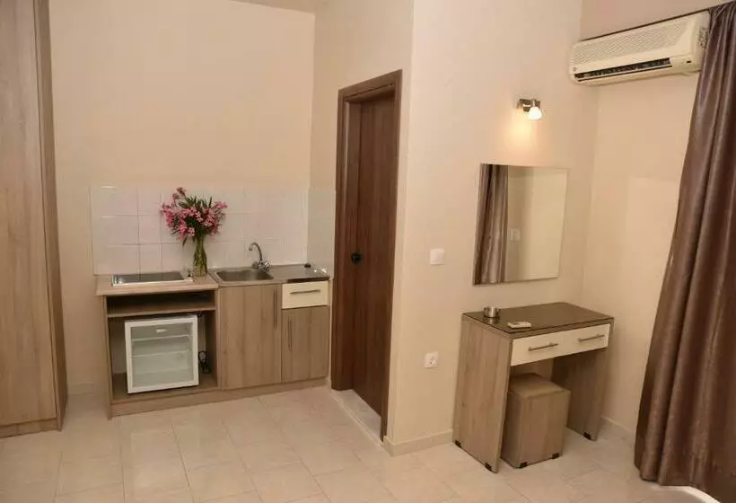 استودیو استاندارد با چشمانداز استخر, Rose Hotel Faliraki