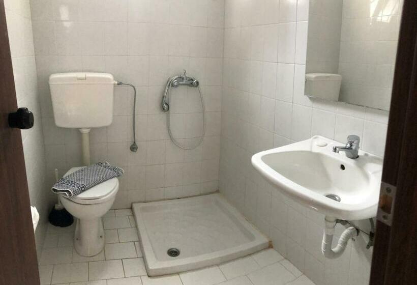 스탠다드 스튜디오, Rose Hotel Faliraki