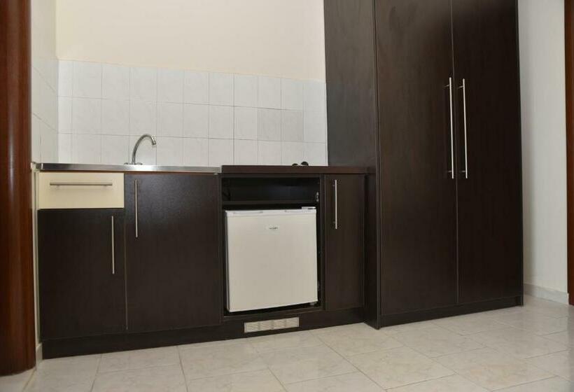 스탠다드 스튜디오, Rose Hotel Faliraki