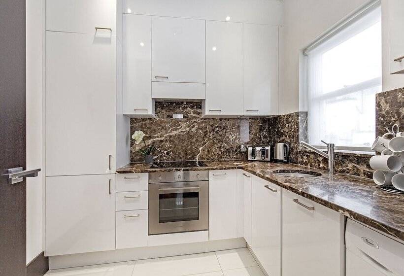Апартаменты Deluxe 3 Спальни, 130 Queen S Gate Apartments