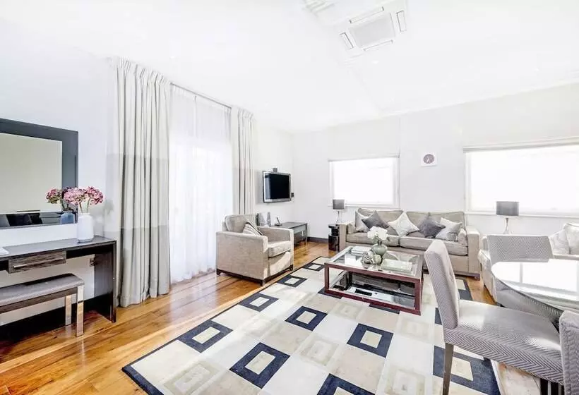 エクゼクティブアパートメントの3ベッドルーム, 130 Queen S Gate Apartments