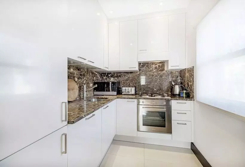 エクゼクティブアパートメントの3ベッドルーム, 130 Queen S Gate Apartments
