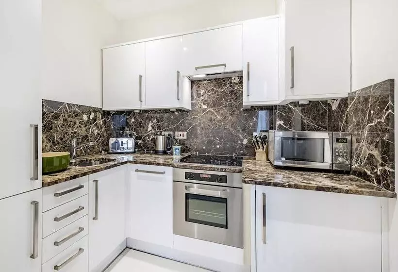 2 Bedroom Deluxe Apartment