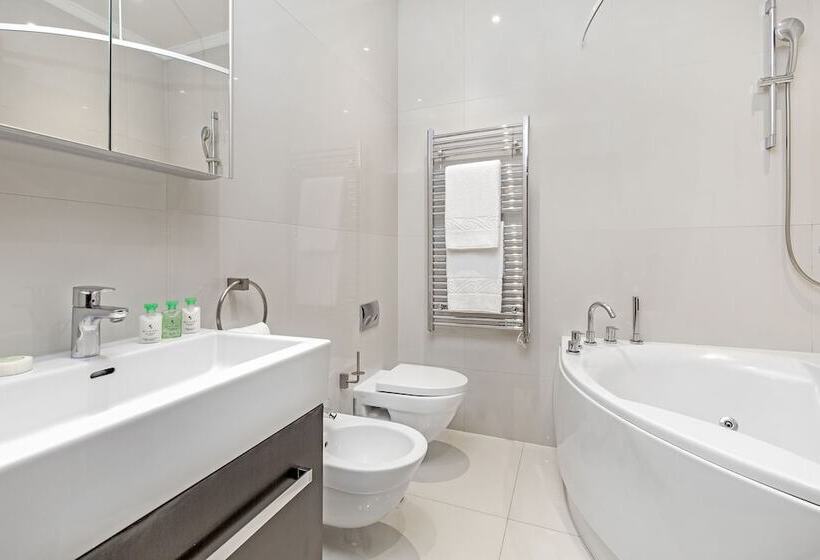 Апартаменты Deluxe 3 Спальни, 130 Queen S Gate Apartments