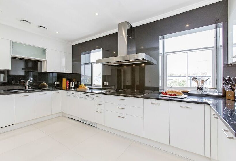 1 Bedroom Penthouse Apartment