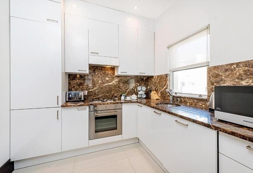 Апартаменты Deluxe 3 Спальни, 130 Queen S Gate Apartments