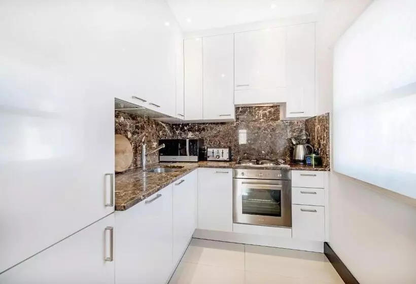 エクゼクティブアパートメントの3ベッドルーム, 130 Queen S Gate Apartments